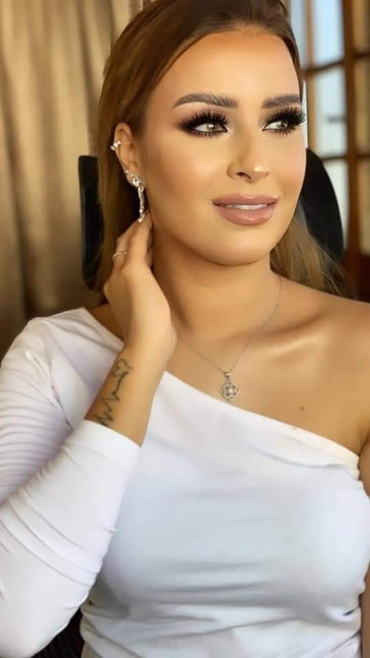 منة آدم تتألق في أحدث إطلالة بلمسة تقى اوجيني