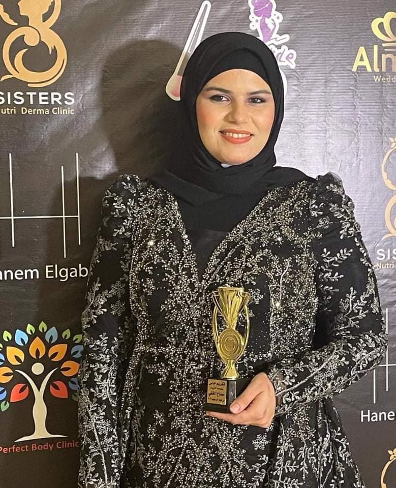 نجمات الفن والسينما يتألقنا في عرض ازياء اخر موضه