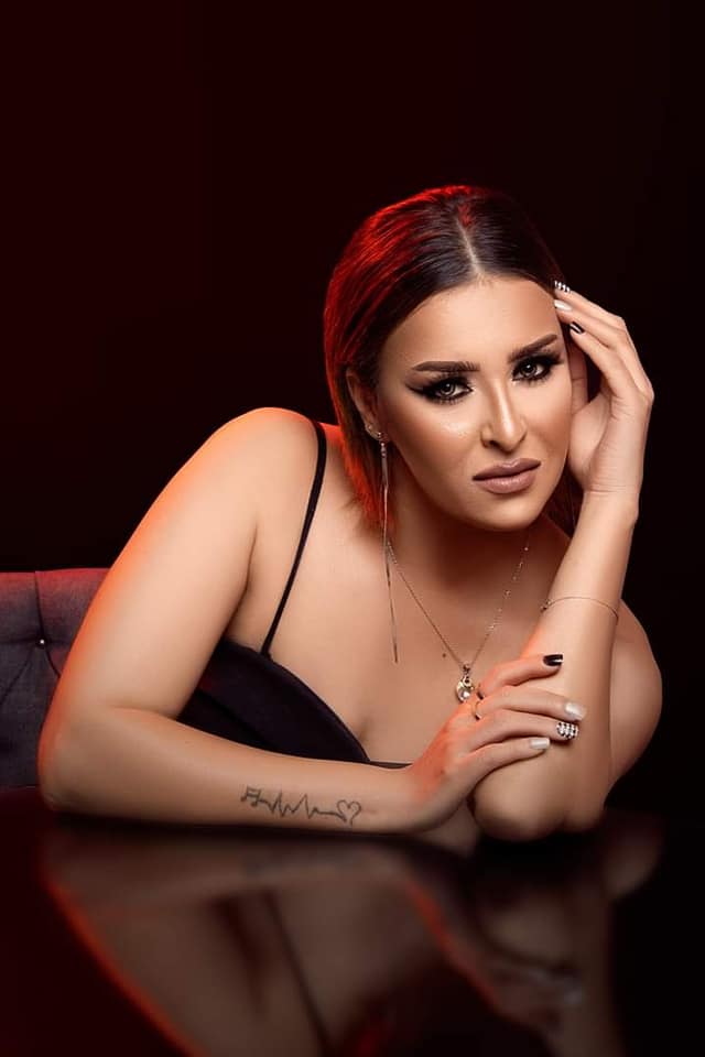 منة آدم تتألق في أحدث إطلالة بعدسة محمود كسبة