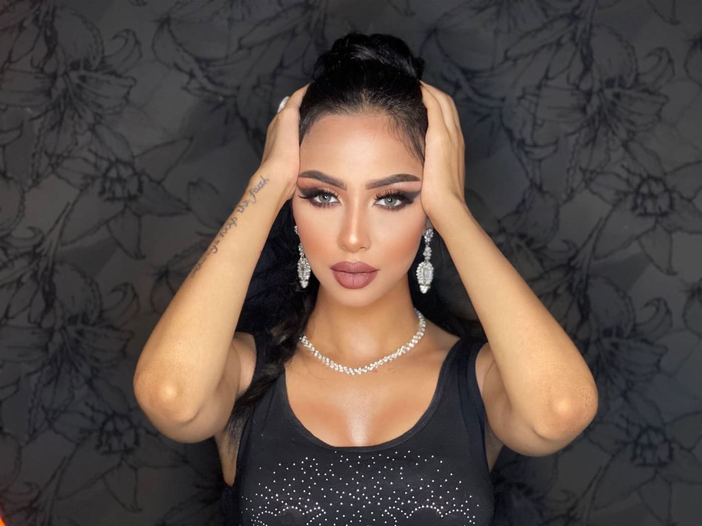 نور اسماعيل تتالق في احدث اطلالة بلمسة مايا صادق