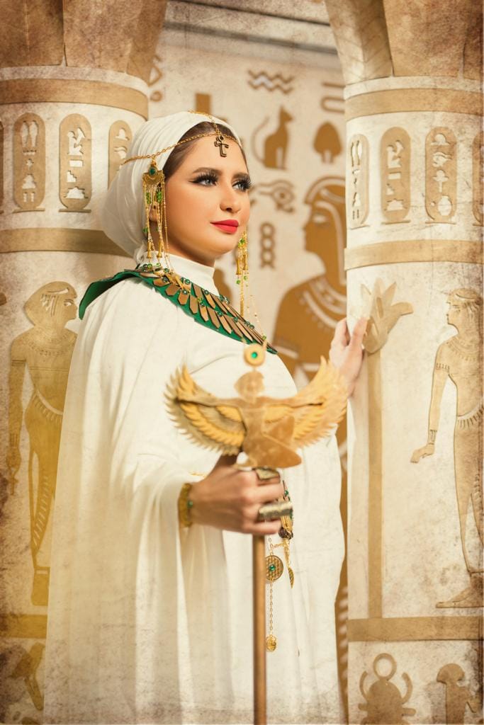 خبيره التجميل امنيه طاهر تقدم اول منتجات طبيعيه باسرار الفراعنه