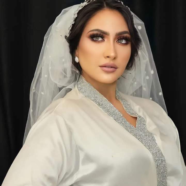 هدى تتوهج في اطلالة جديدة بلمسة مي شهاب