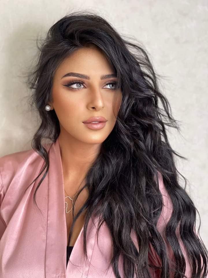 مايا فارس تتوهج في احدث ظهور بلمسة منى الجمال