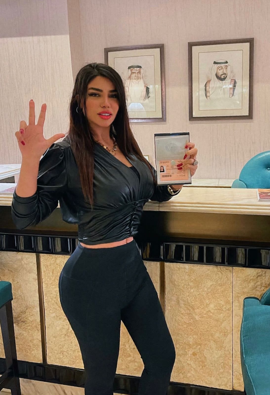 ايمي عبدالغني تحصل على الإقامة الذهبيه في دبي