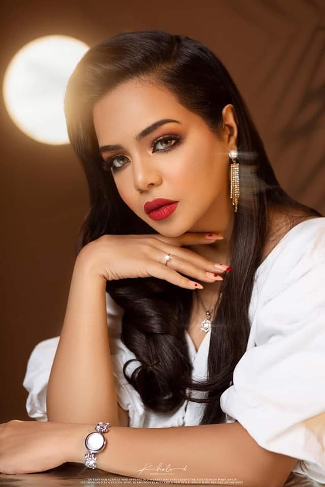 منة راضي تتوهح بالابيض بعدسة خالد صالح