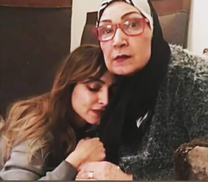 روجينا تناشد متابعيها بالدعاء لوالدتها