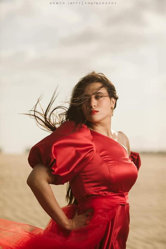 دينا السيد تتوهج بالاحمر بكاميرا احمد لطفي