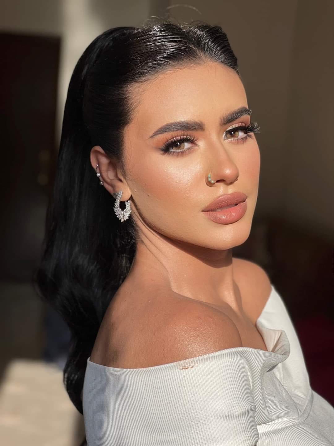 سلمى سامي تتوهج باطلالة ملكية بلمسة اية كامل