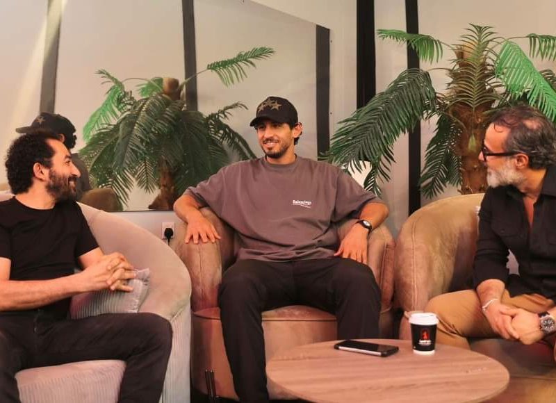 احمد حجازي يحضر مسرحية ميمو ويهنئ حلمي 
