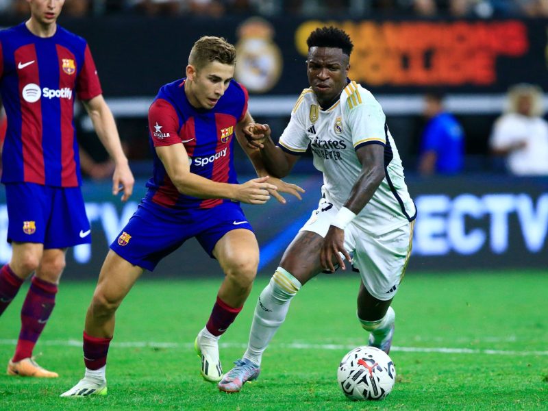 برشلونة يتوج بلقب سوبر إسبانيا على حساب ريال مدريد