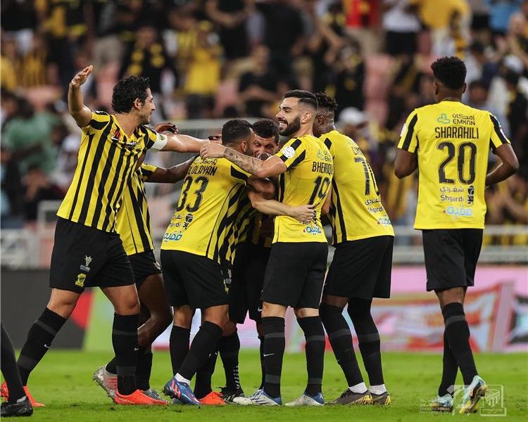 إتحاد جدة يتوج بلقب السوبر السعودي على حساب الفيحاء