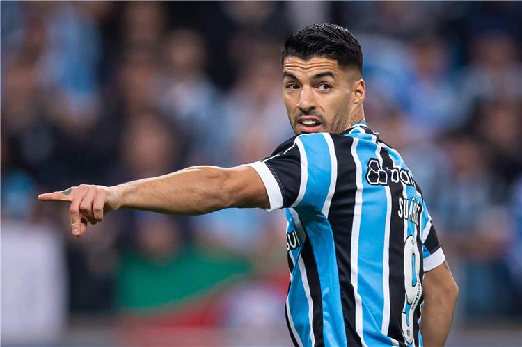 سواريز يقود جريميو لتحقيق بطولة كأس السوبر
