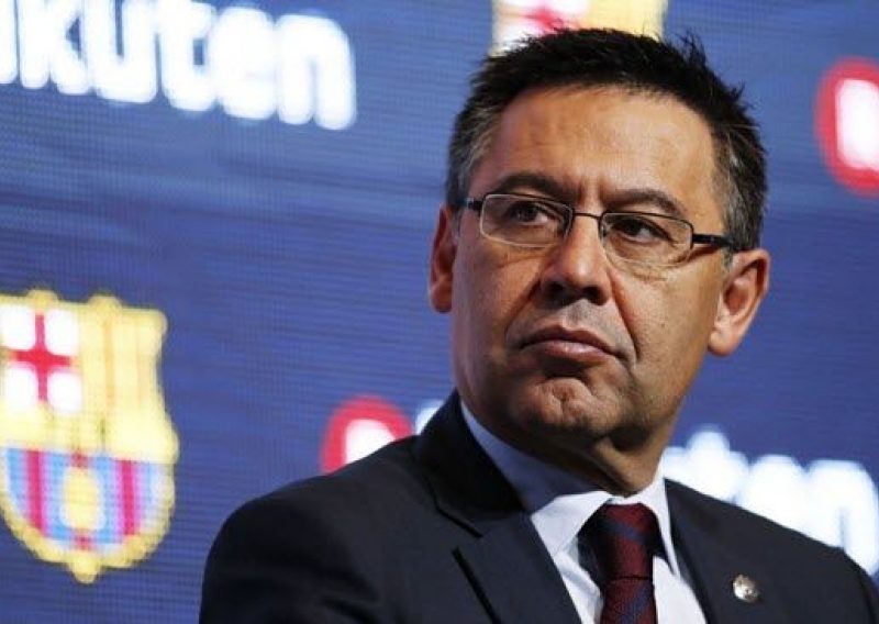 رئيس برشلونة السابق نادم على اتخاذ هذا القرار