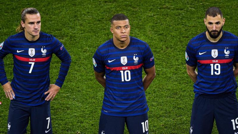 فرنسا تنهي اجراءات تجديد عقد ديدييه ديشامب