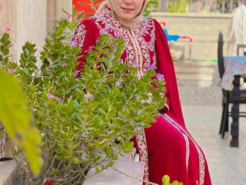 المذيعة سمر نديم تنقذ الأرامل والمطلقات والمشردين عبر العمل الخيرى.. “أعرف الحكاية”