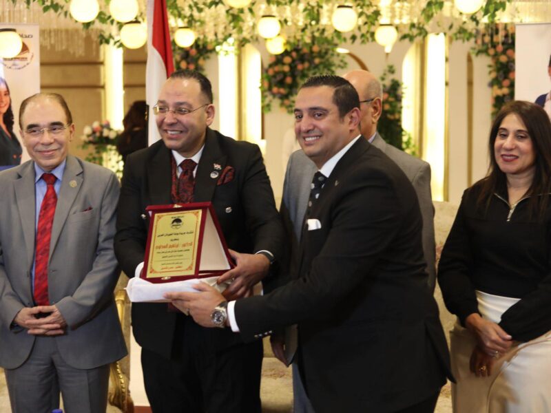 تكريم إبراهيم السداوي رئيس شركة اجروجرين من قبل الجورنال العربي