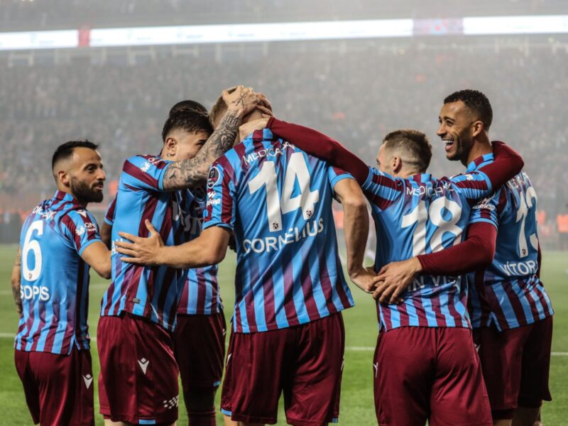 طرابزون يهزم انطاليا بهدفين في بطولة الدوري التركي