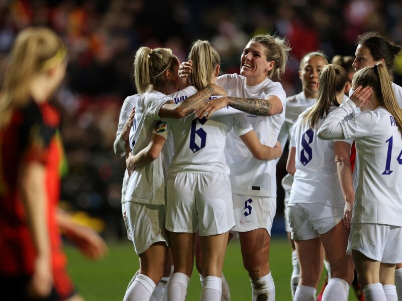 إنجلترا تعبر إلى نهائي امم اوروبا للسيدات