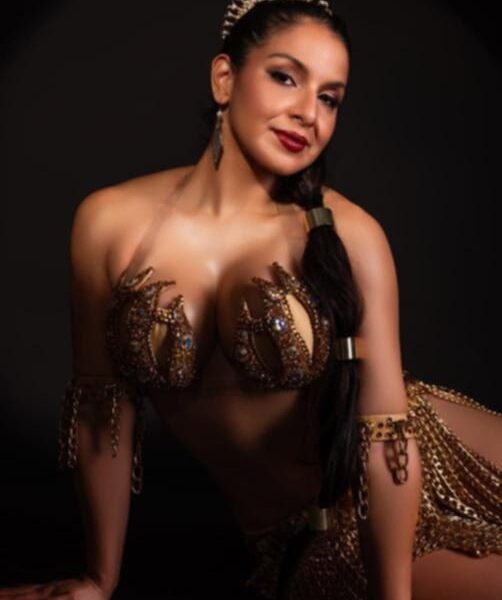 سارة قمر فنانة استعراضية تحمل روح الشرق وجرأة الغرب