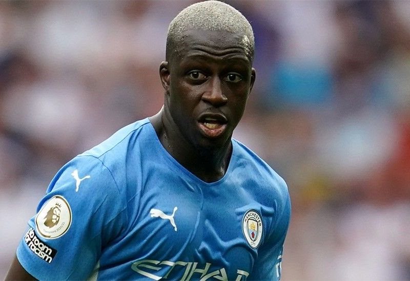 لاعب مانشستر سيتي السابق ينتقل إلى الدوري البولندي