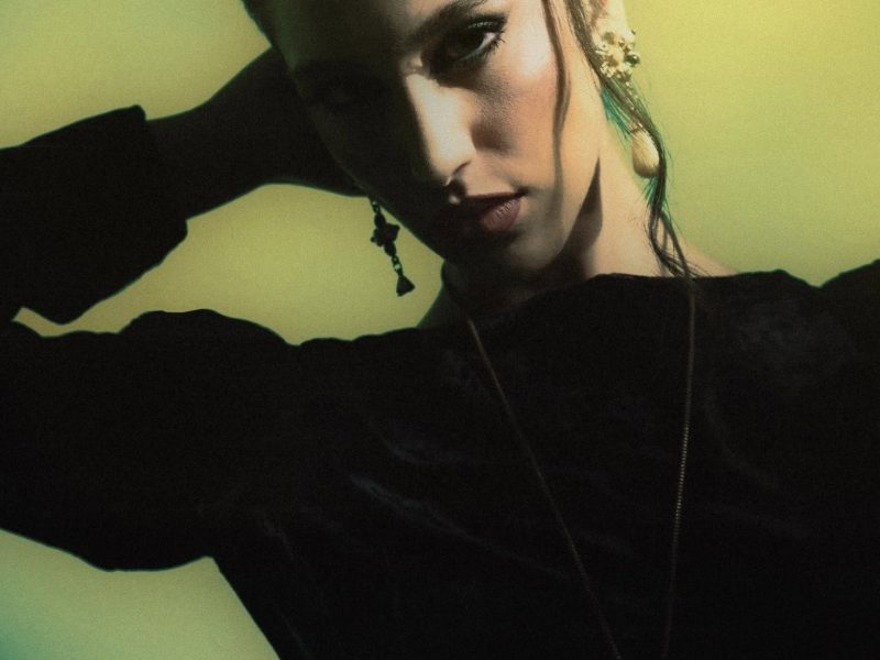 دانييلا باسي تخطف الاضواء في جلسة قوية بعدسة احمد عماد