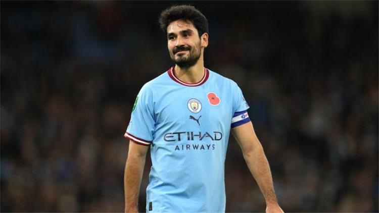 جالاتا سراي يقدم لاعب مانشستر سيتي لاعبا جديدا بالفريق