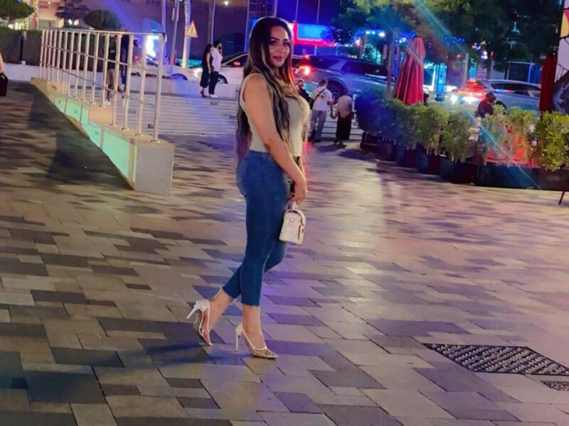 اسيا الهواري تكشف عن احدث ظهور لها من دبي
