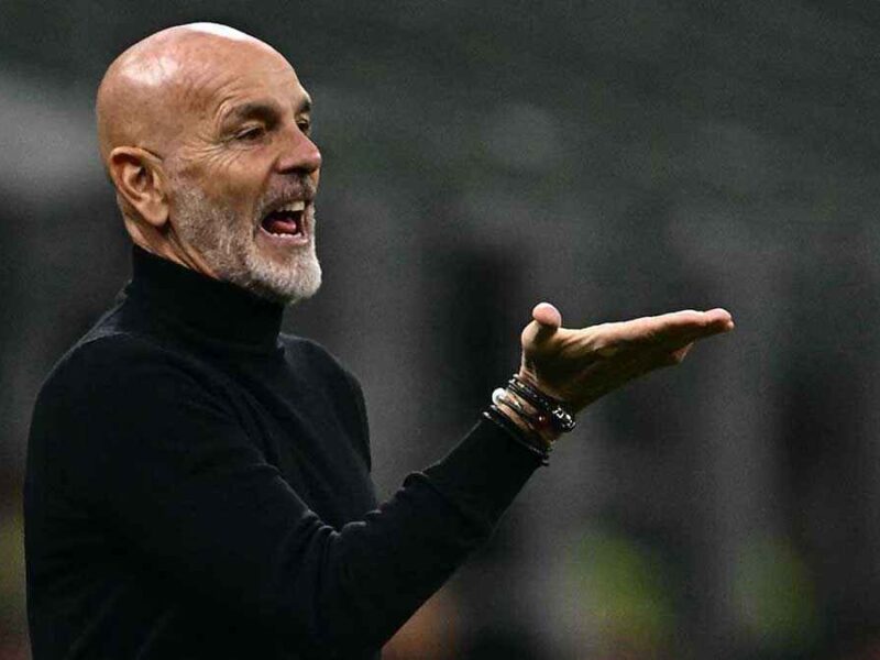 فيورنتينا يقيل مدربه ستيفانو بيولي