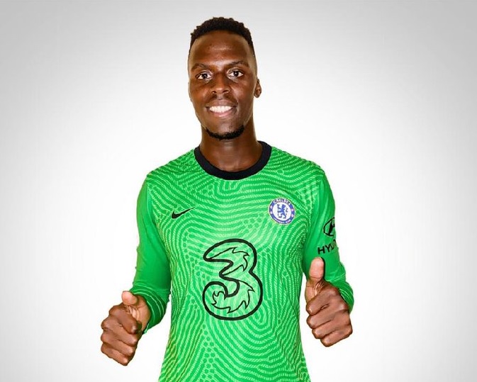 الاهلي يمدد عقد حارسه السنغالي ادوارد ميندي