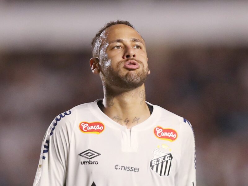 سانتوس يعلن تجديد عقد نجمه نيمار دا سيلفا