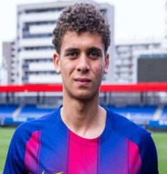 برشلونة يتمم تعاقده مع لاعب الأهلي المصري