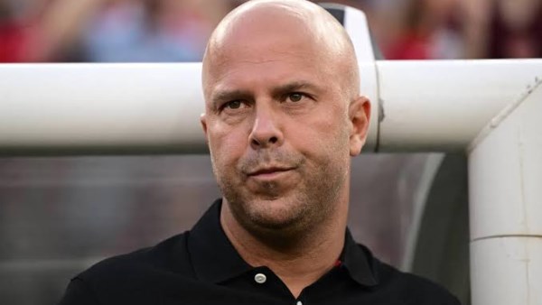 ليفربول يهدد سلوت بالاقالة لهذا السبب