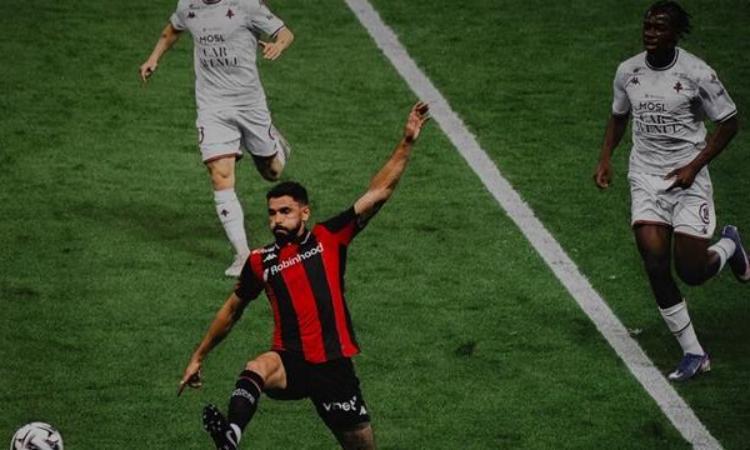 التعادل السلبي يحكم مباراة نيس وميتز بالدوري الفرنسي
