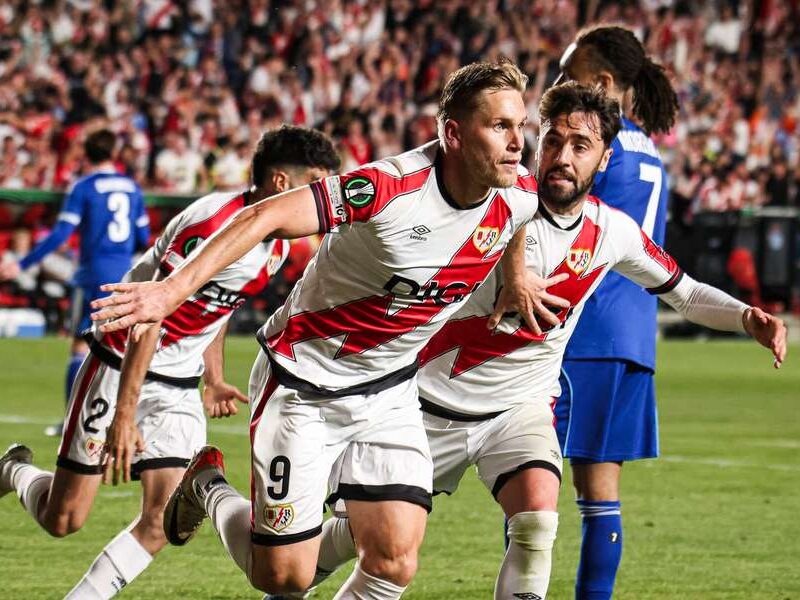 رايو فاييكانو بضع اولى أقدامه في نهائي دوري المؤتمر الاوروبي