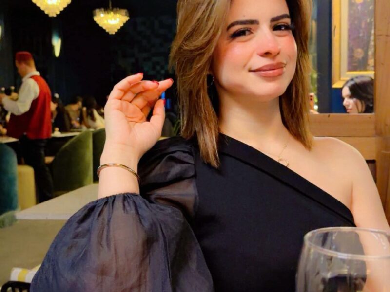 إيناس بلال.. الحضور التونسي الذي يلفت الأنظار على المسرح