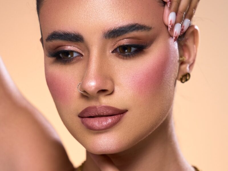 عمر حسين يقدم جلسة جديدة برفقة سلمى سامي