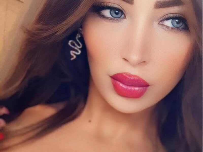 إخلاص.. الفنانة الاستعراضية التونسية التي تراهن على الحضور والأناقة