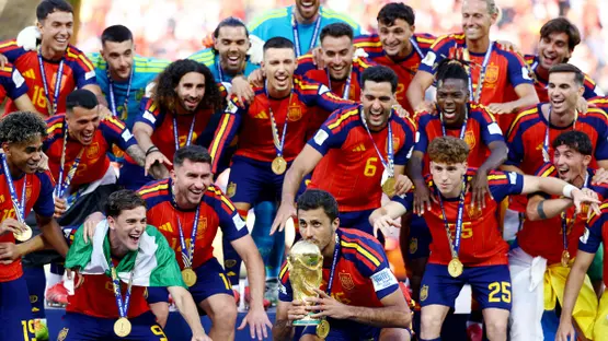 إسبانيا بطلة لكأس العالم للمرة الثانية بفوزها المثير على الارجنتين بهدف نظيف.