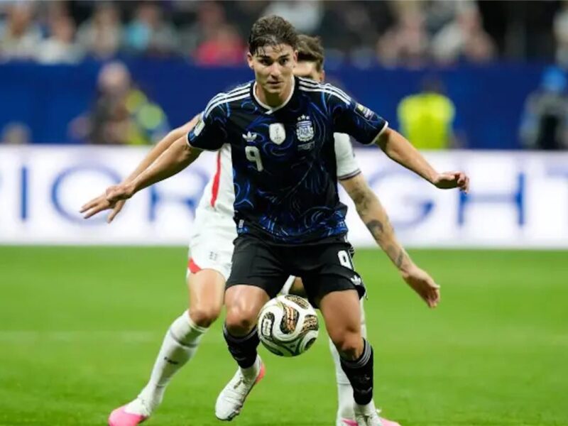 أتلتيكو مدريد يرفض رحيل جوليان الفاريز عن الفريق